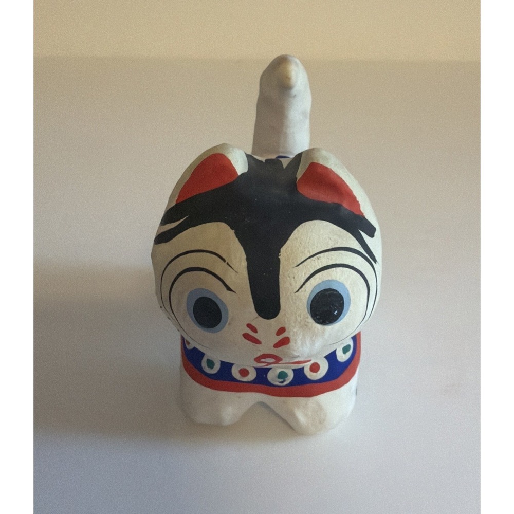 Japanese lucky cat papier-mâché (hariko) figurine